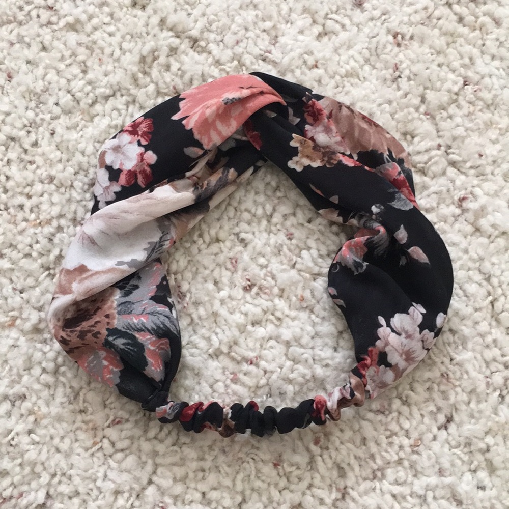 Front twist headband